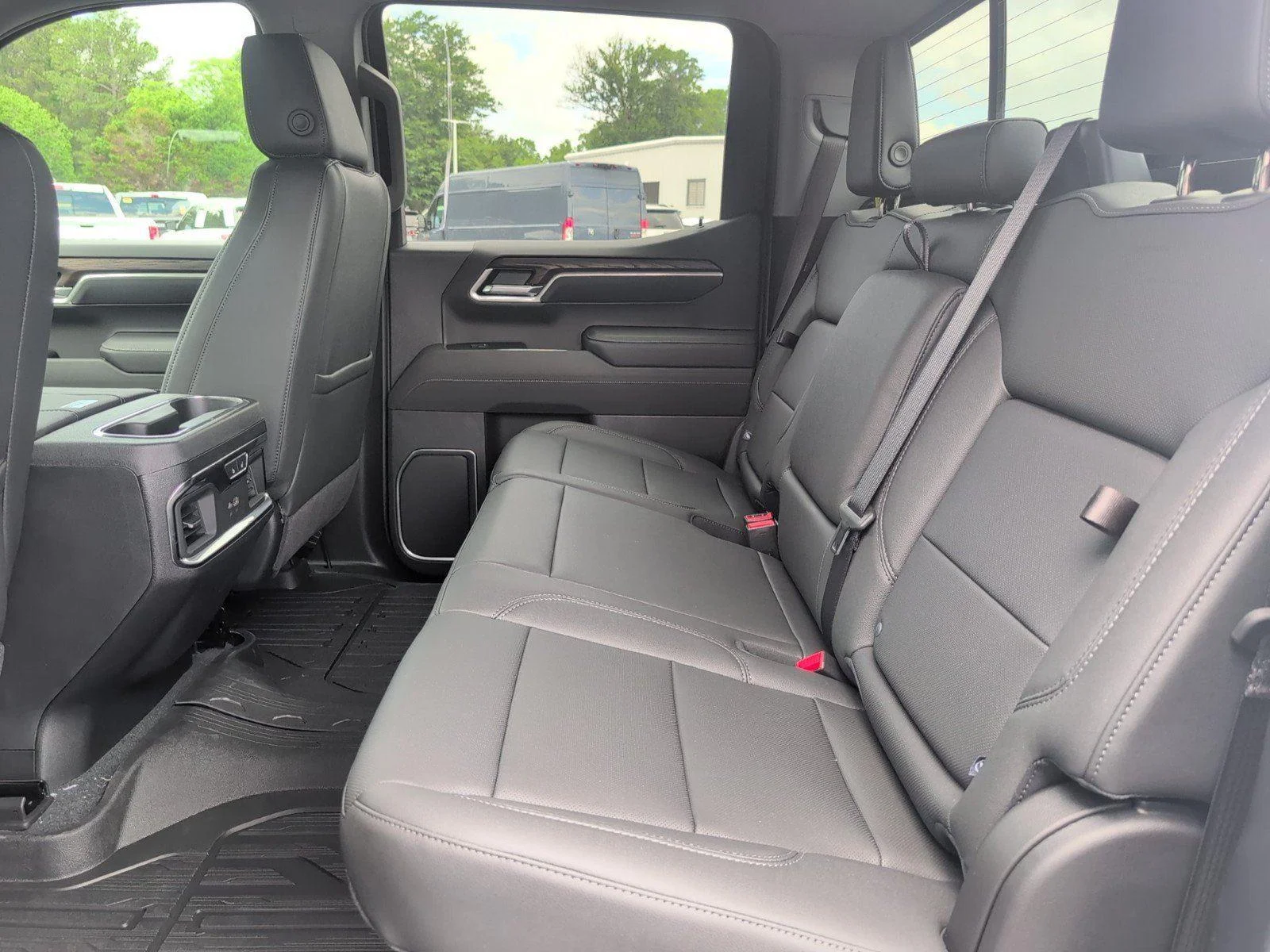 2026 GMC Sierra 1500 SLT - Photo 37