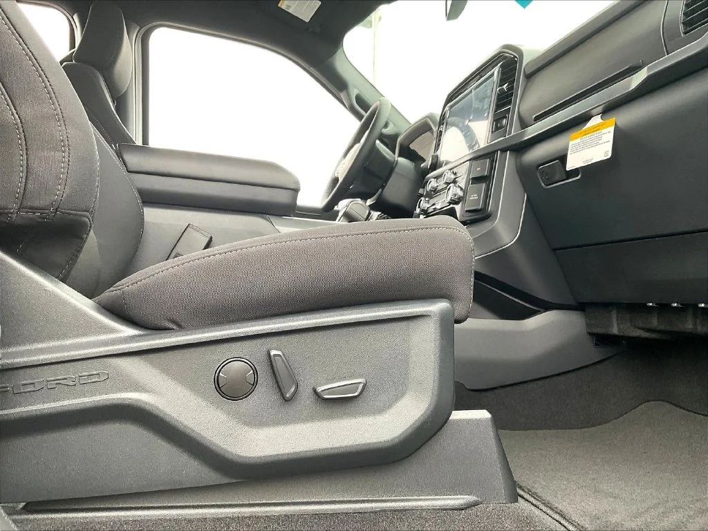 New 2026 Oxford White Ford XLT image 12