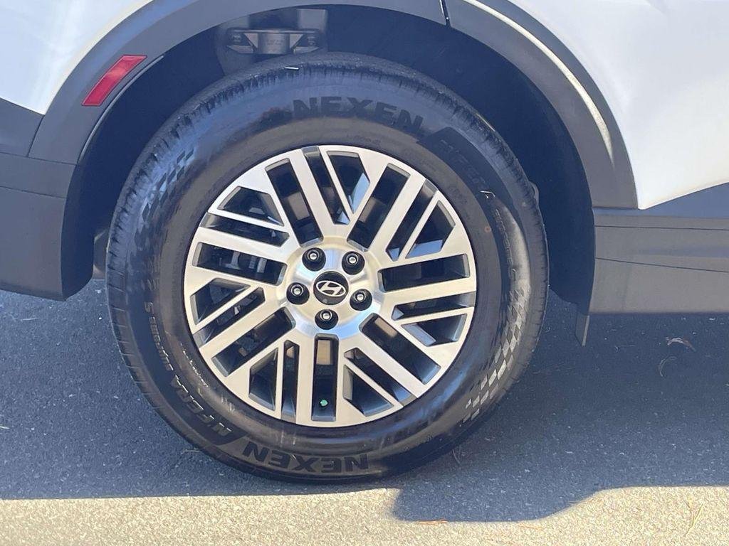 New 2026 White Hyundai SE FWD image 7