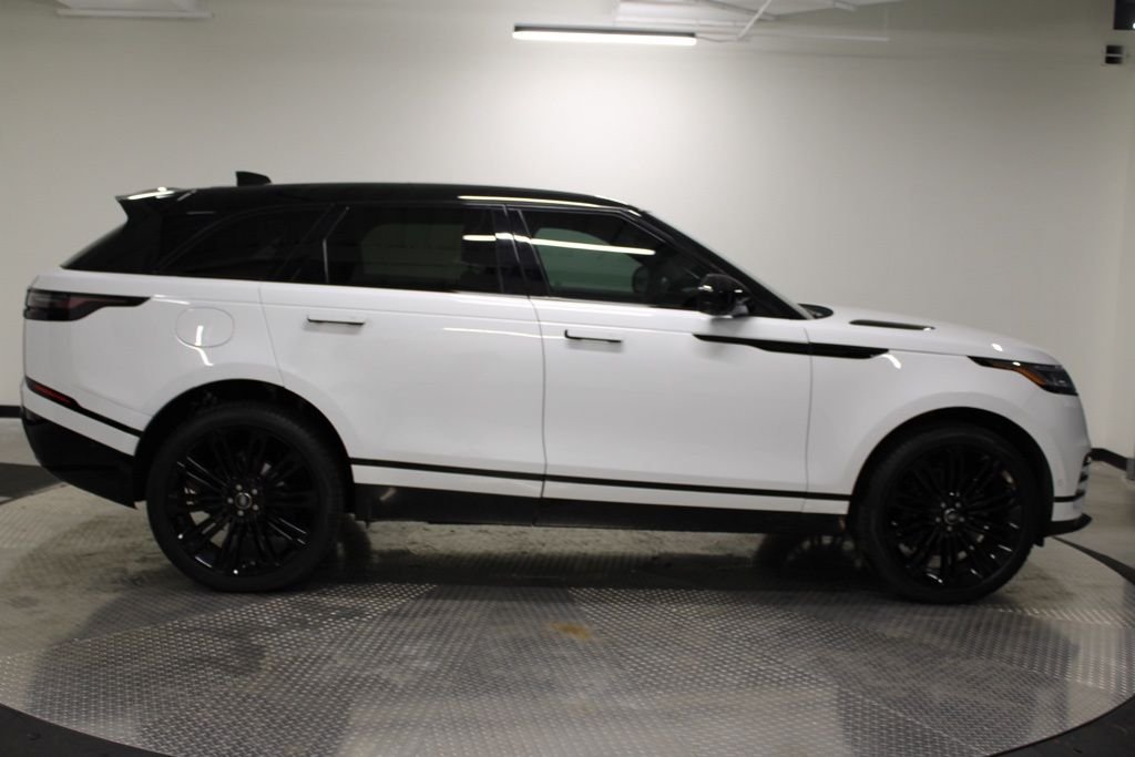Used 2026 Fuji White Land Rover Dynamic SE image 8
