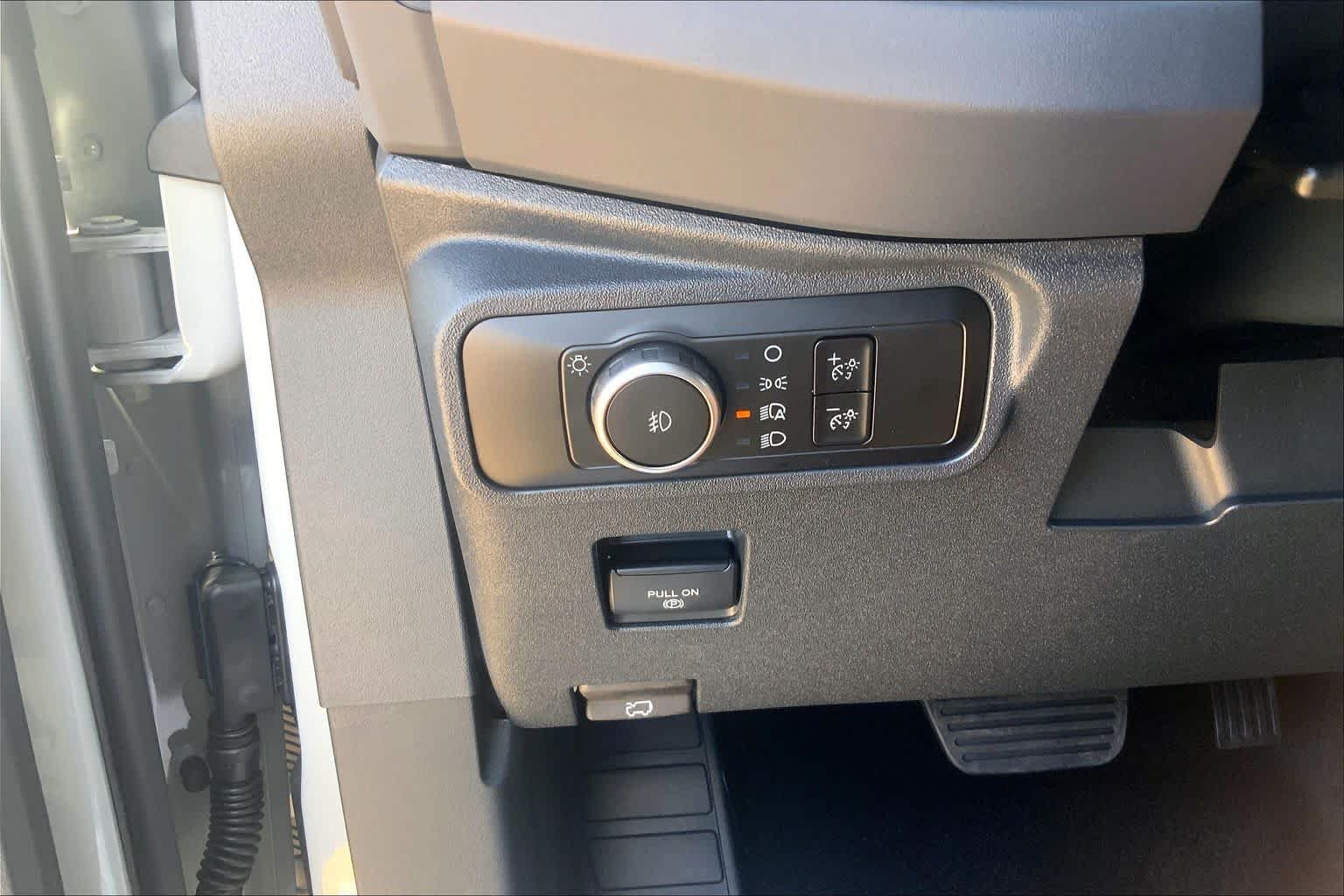 New 2026 Avalanche Gray Ford Outer Banks® image 20