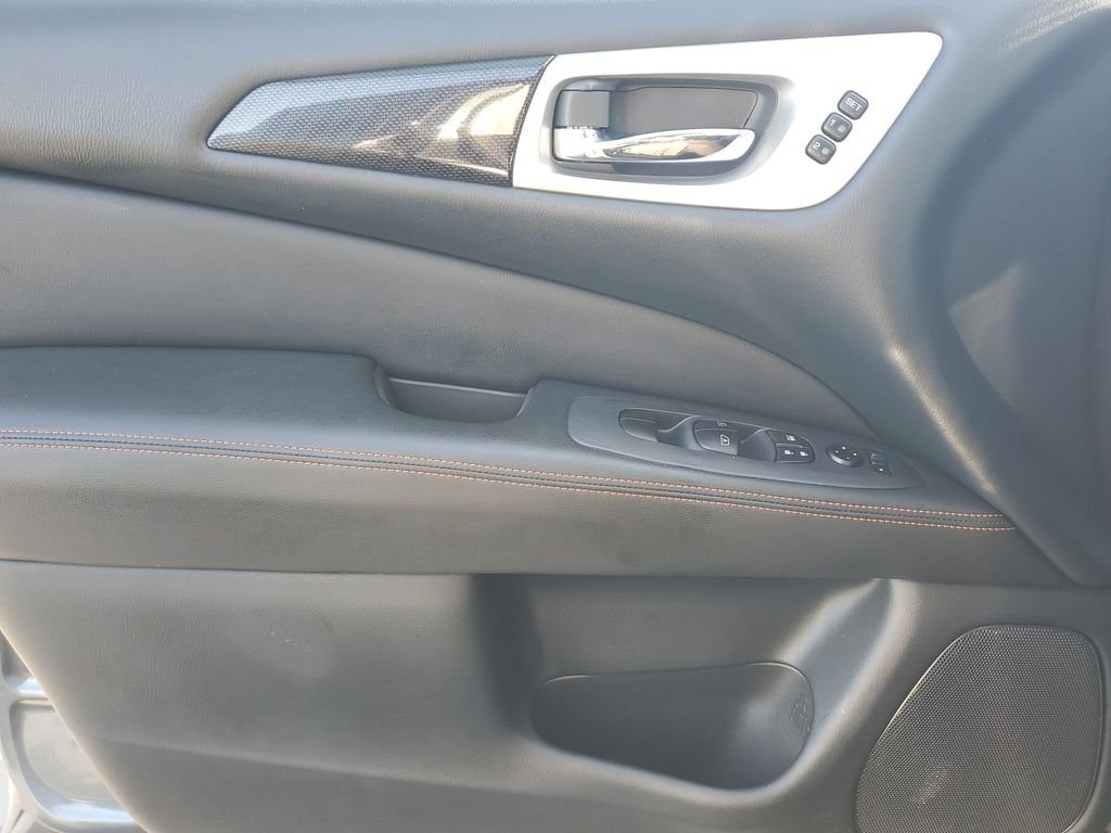 Used 2020 Gray Nissan SL image 21