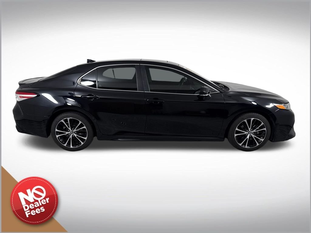 2020 Toyota Camry SE - Photo 2