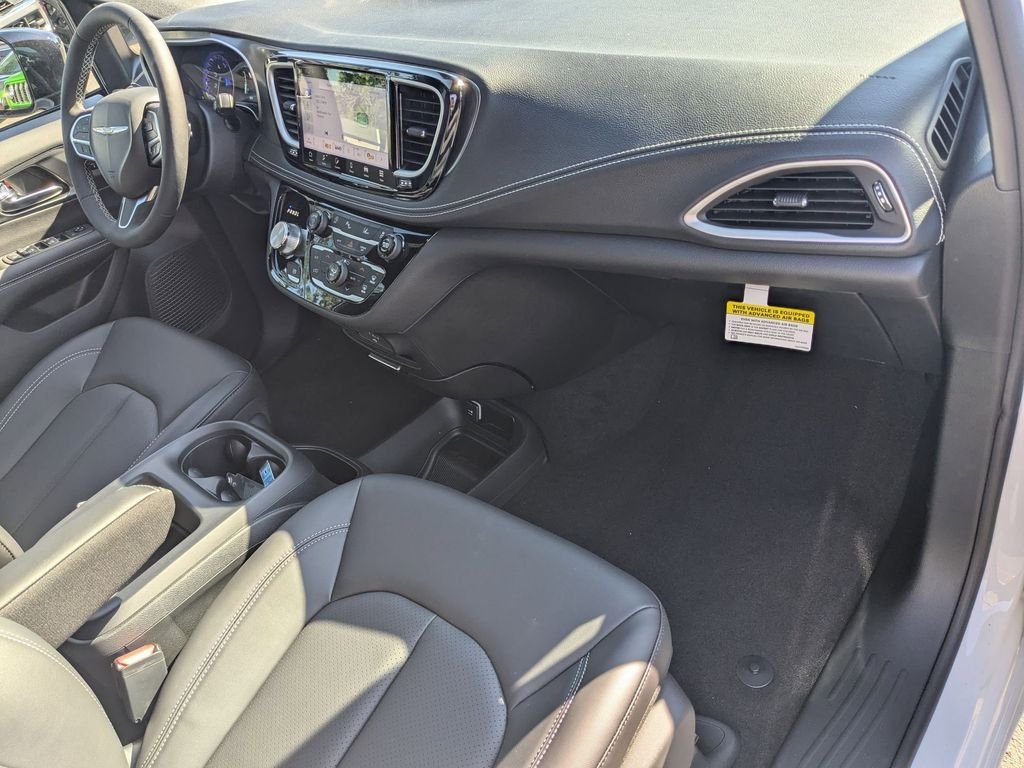 2026 Chrysler Pacifica Select - Photo 19