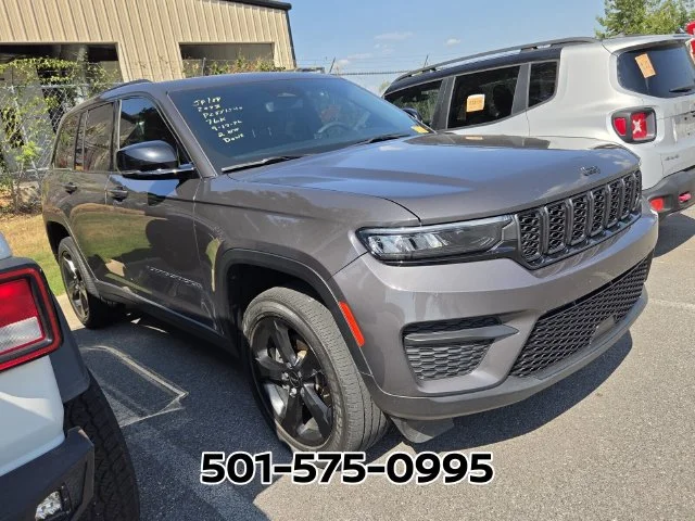 Used 2023 Gray Jeep Altitude X image 5