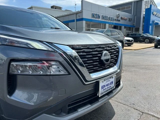 Used 2023 Gun Metallic Nissan SV image 4