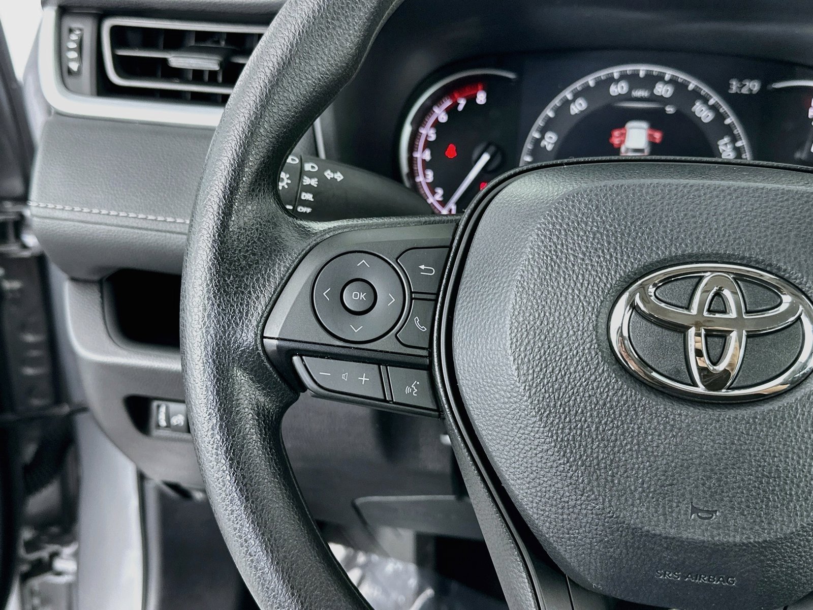 2025 Toyota RAV4 LE - Photo 14