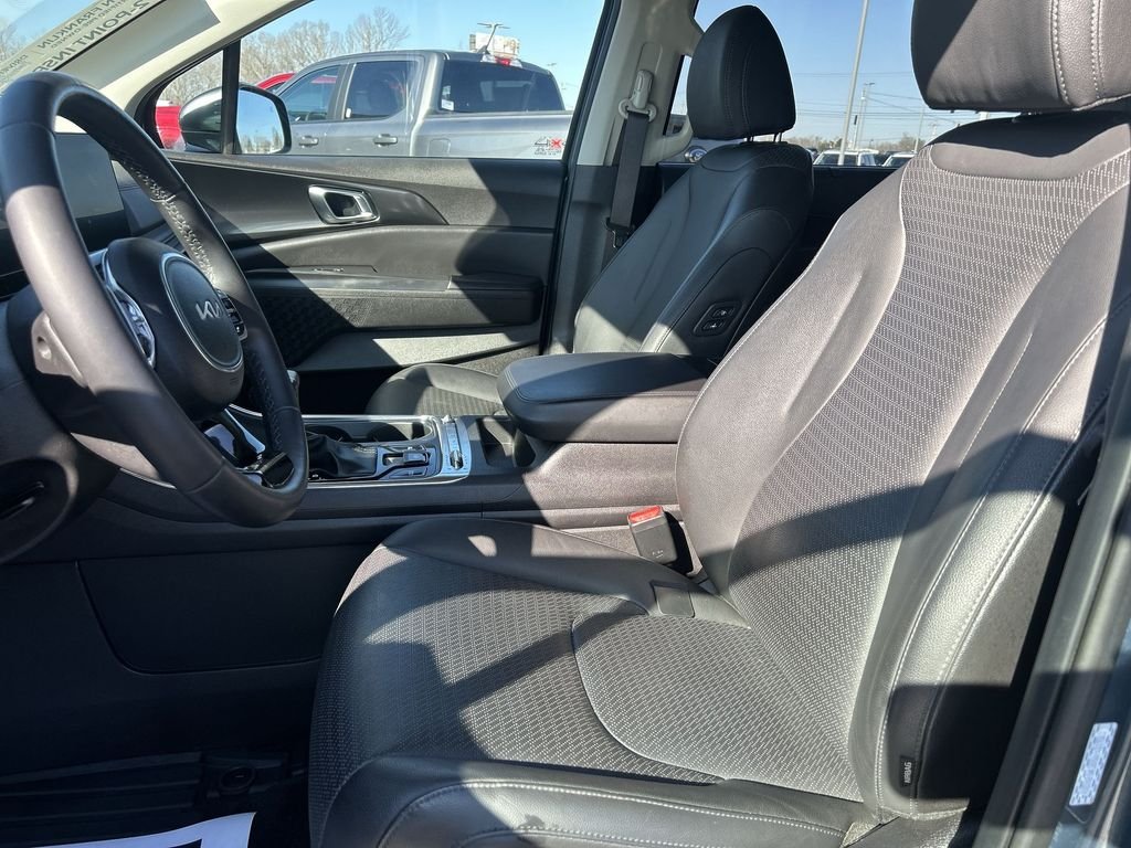 Used 2025 Blue Kia SX Prestige image 17