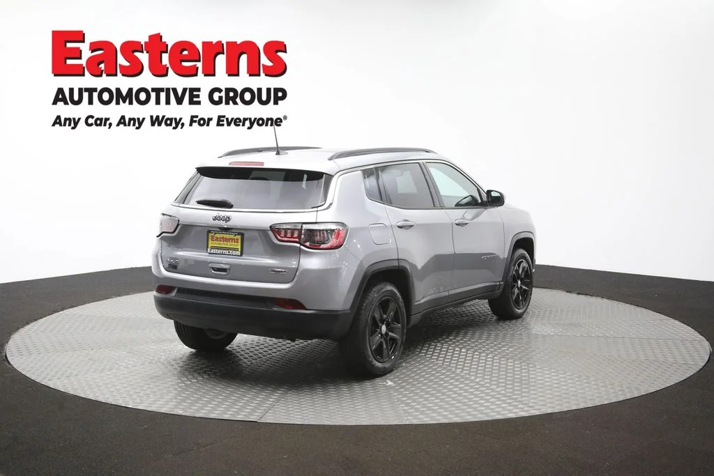 Used 2022 Silver Jeep Latitude image 42