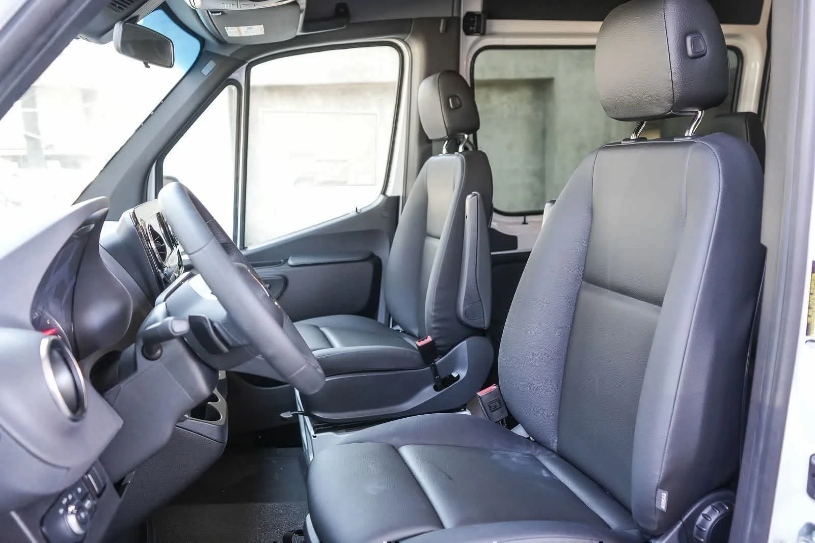 New 2026 Arctic+White Mercedes-Benz Crew 144WB High Roof RWD 2.0L I4 Diesel Turbo SO image 18