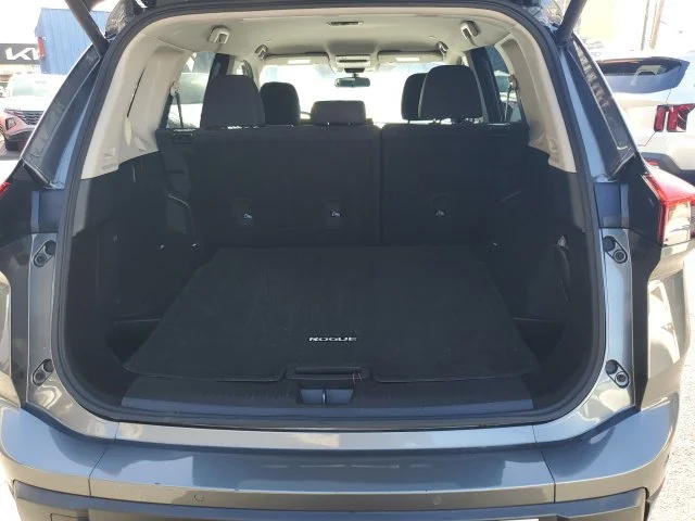 Used 2024 Gray Nissan SV image 5