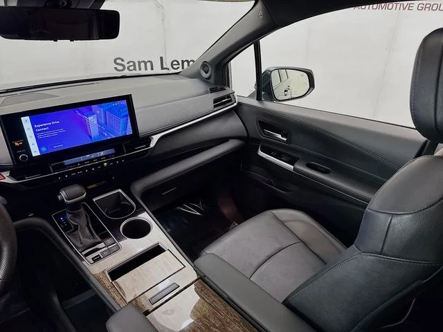 Used 2025  Toyota Platinum image 25