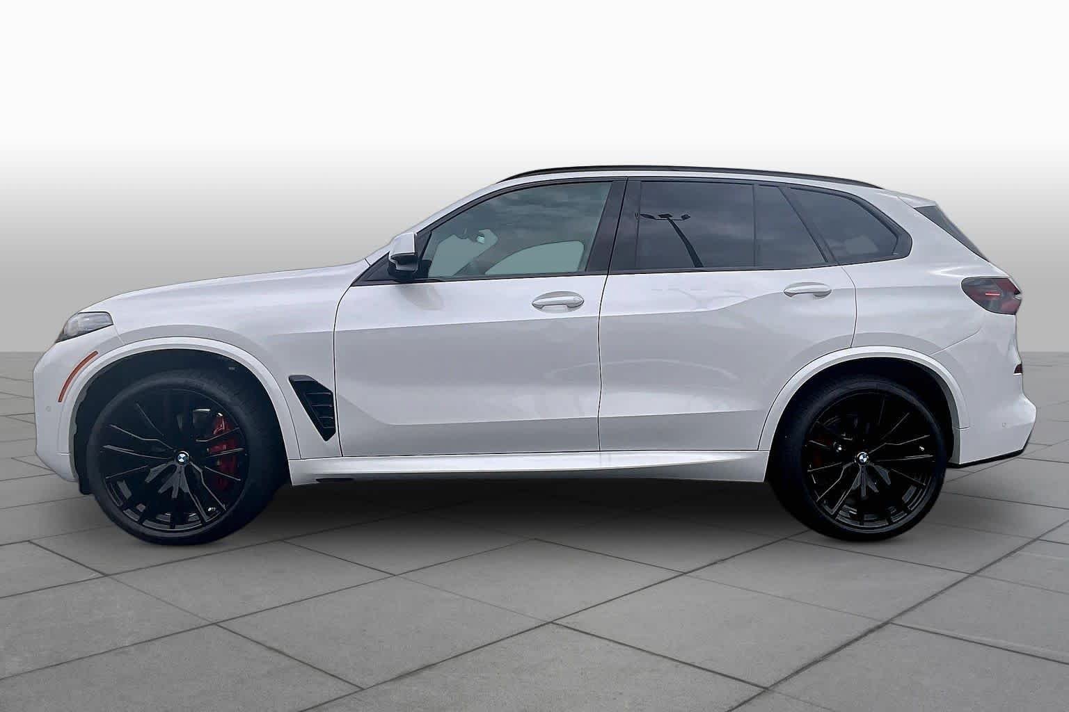 New 2026 Mineral White Metallic BMW sDrive40i image 13