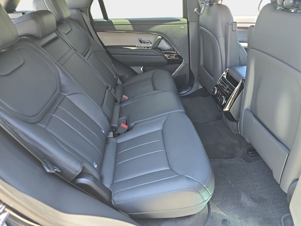 New 2026 Santorini Black Land Rover Dynamic SE image 11