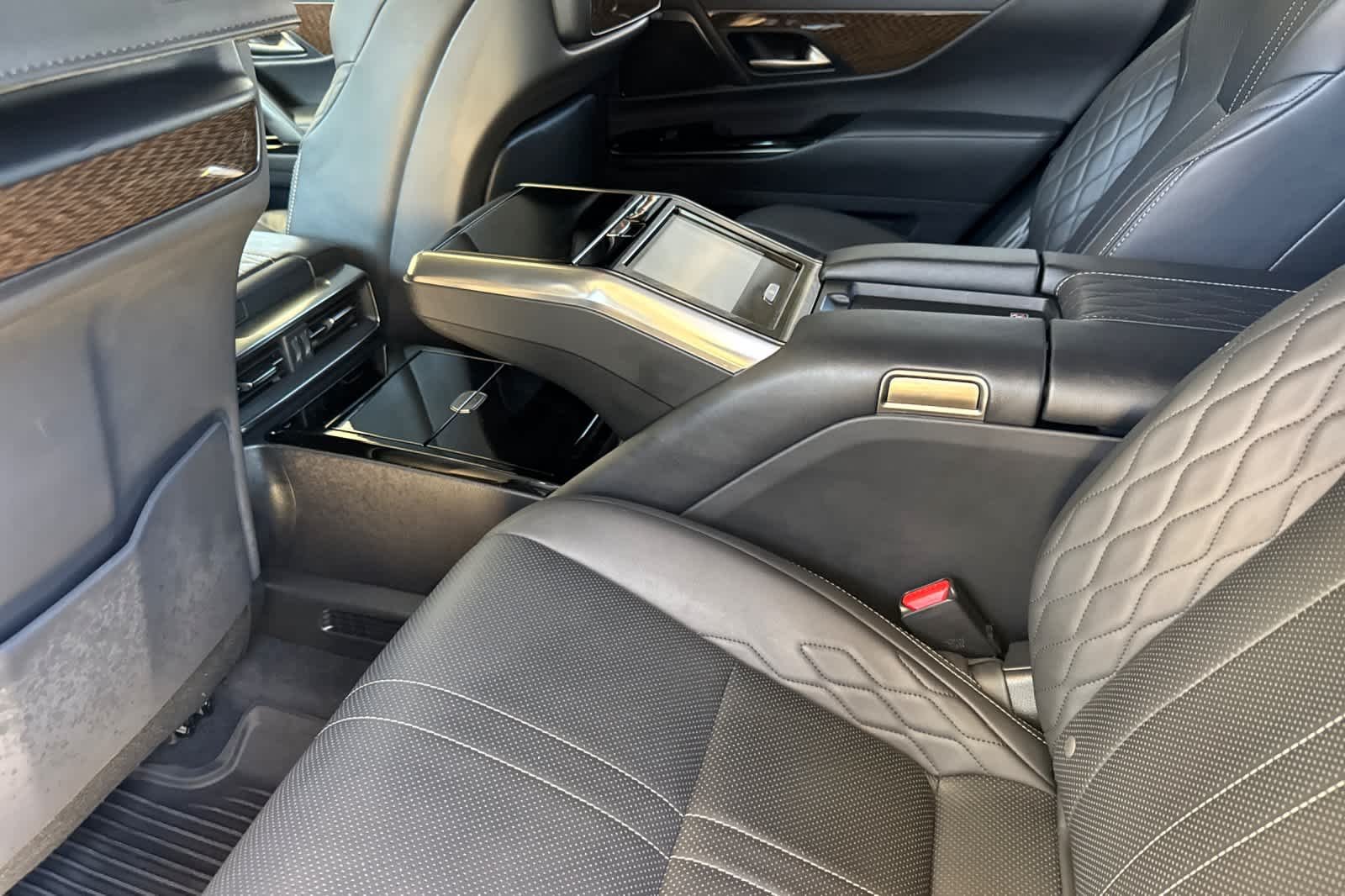 Used 2023 Eminent White Pearl Lexus Ultra Luxury image 4