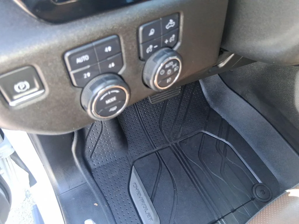 Used 2024 Beige Chevrolet High Country image 20