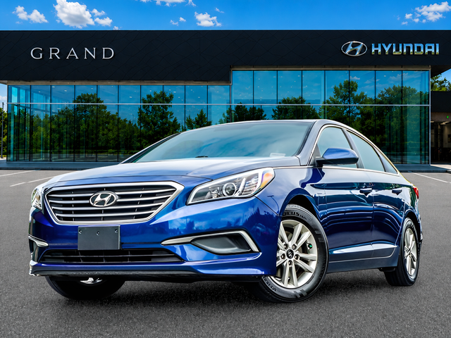 Used 2017 Blue Hyundai SE image 1