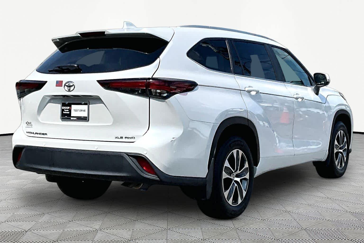 Used 2024 Wind Chill Pearl Toyota XLE image 13