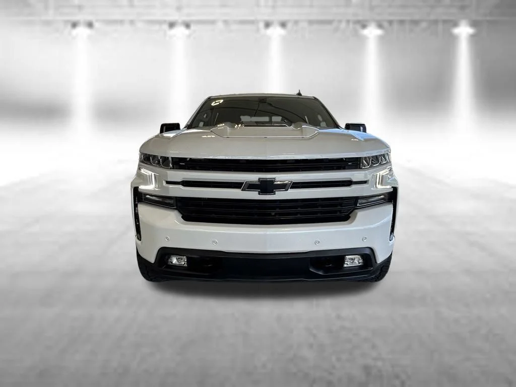Used 2021 White Chevrolet RST image 10
