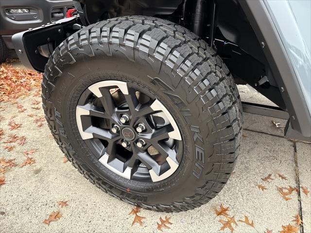New 2026 Anvil Clear-Coat Exterior Paint Jeep Rubicon image 11