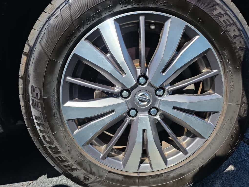 Used 2019 Magnetic Black Pearl Nissan SL image 21