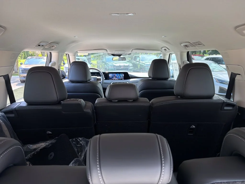 2026 Nissan Armada SV - Photo 31