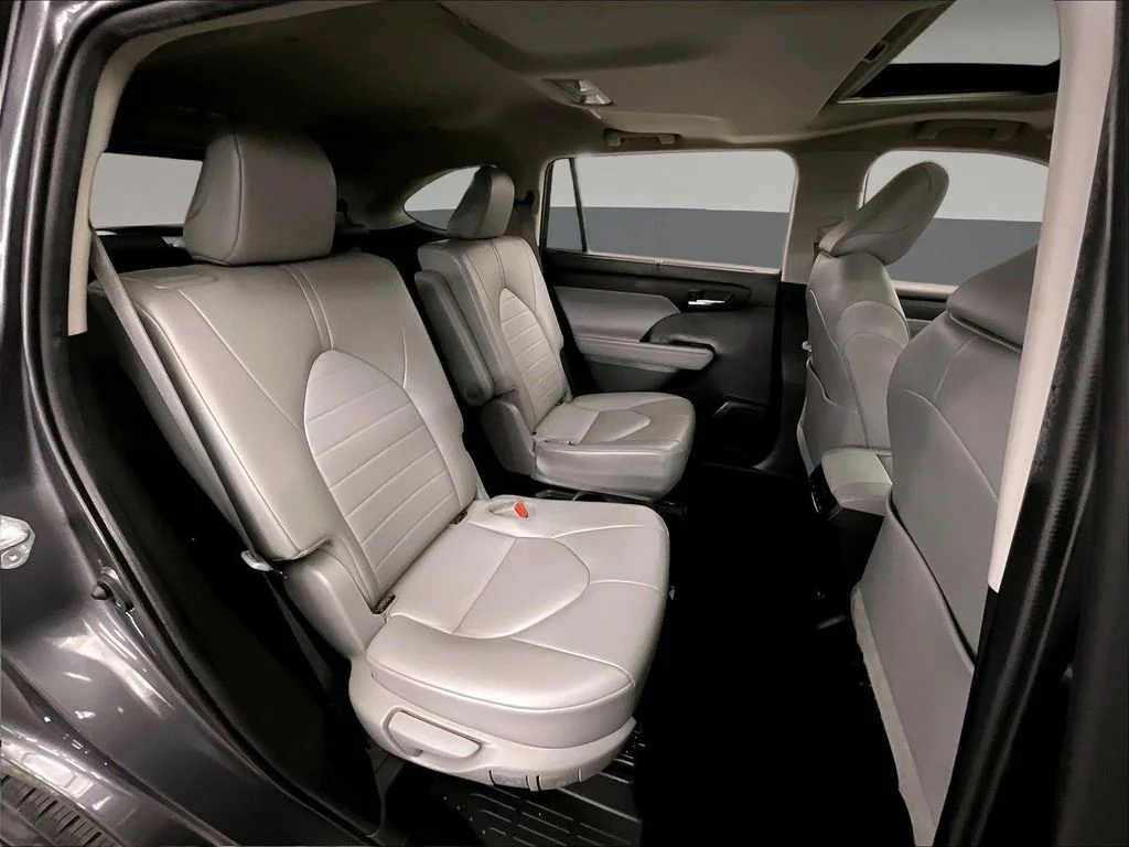 Used 2022 Gray Toyota XLE image 31