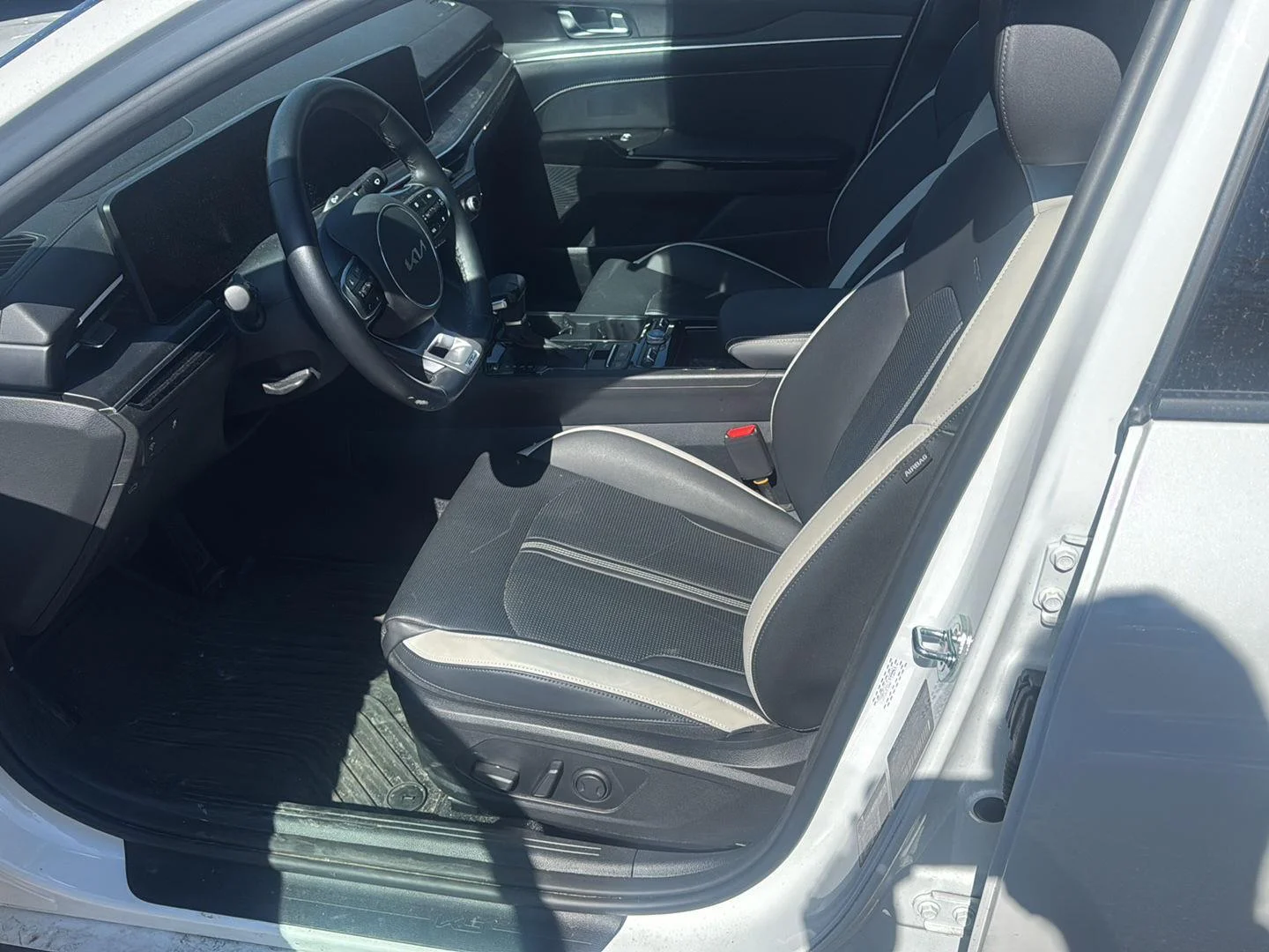 Certified Used 2025 Snow White Pearl Kia GT-Line image 7