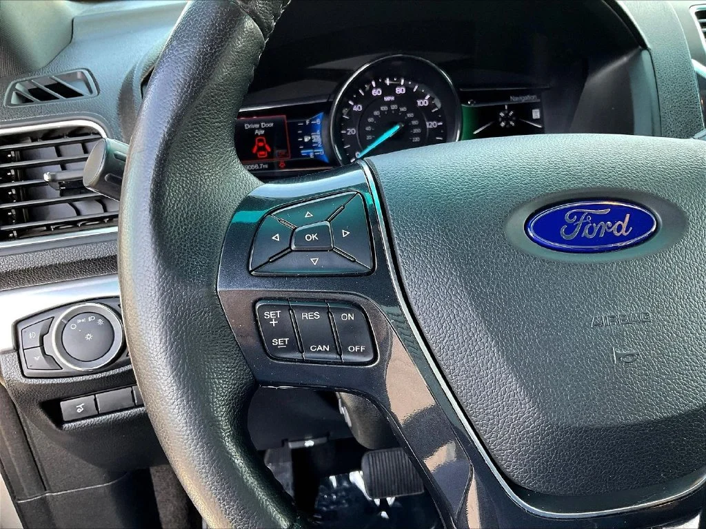 Used 2016 Silver Ford Limited image 11