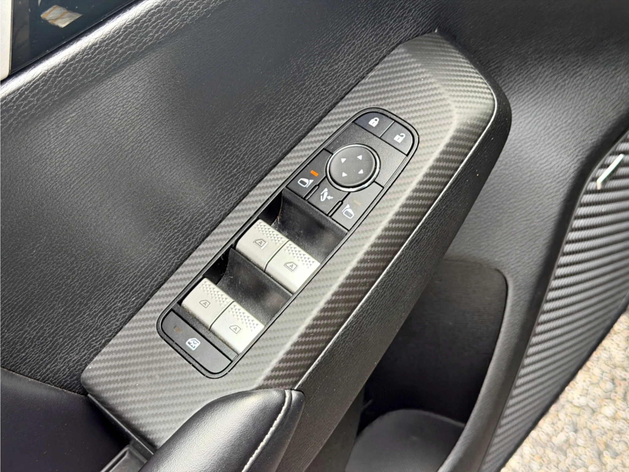 Used 2025 Black Mitsubishi SE image 18