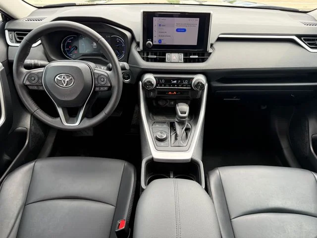 Certified Used 2024  Toyota XLE Premium image 21