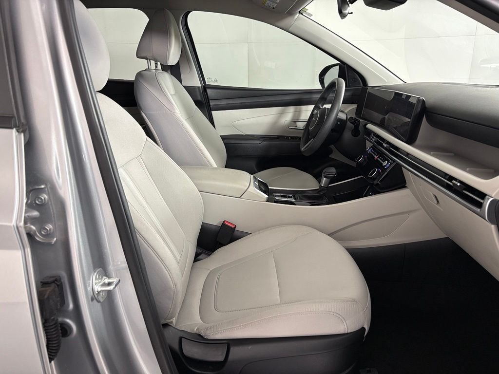 Used 2025 Silver Hyundai SEL image 43