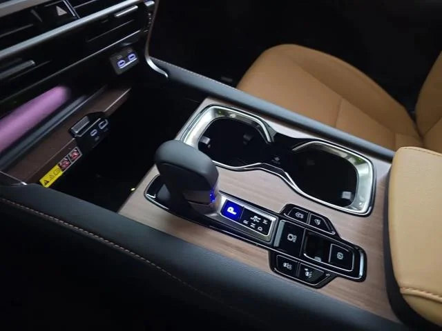 New 2026 Eminent White Pearl Lexus PREMIUM PLUS image 31