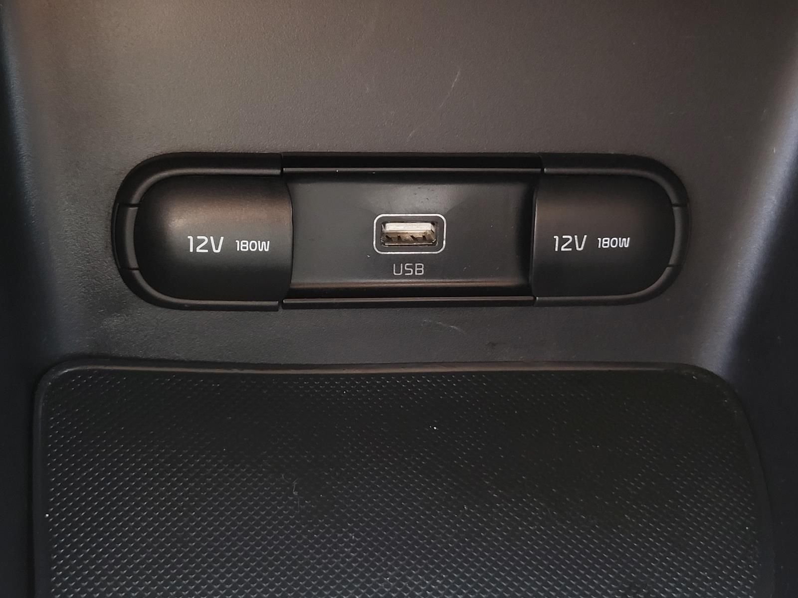 Used 2021 Sparkling Silver Kia LX image 23