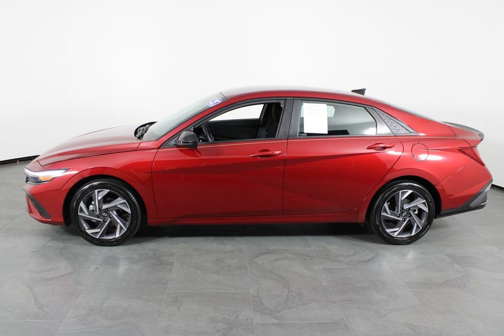Certified Used 2025 Red Hyundai SEL Sport image 12
