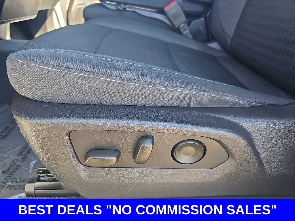 Used 2024 White Chevrolet Custom image 28