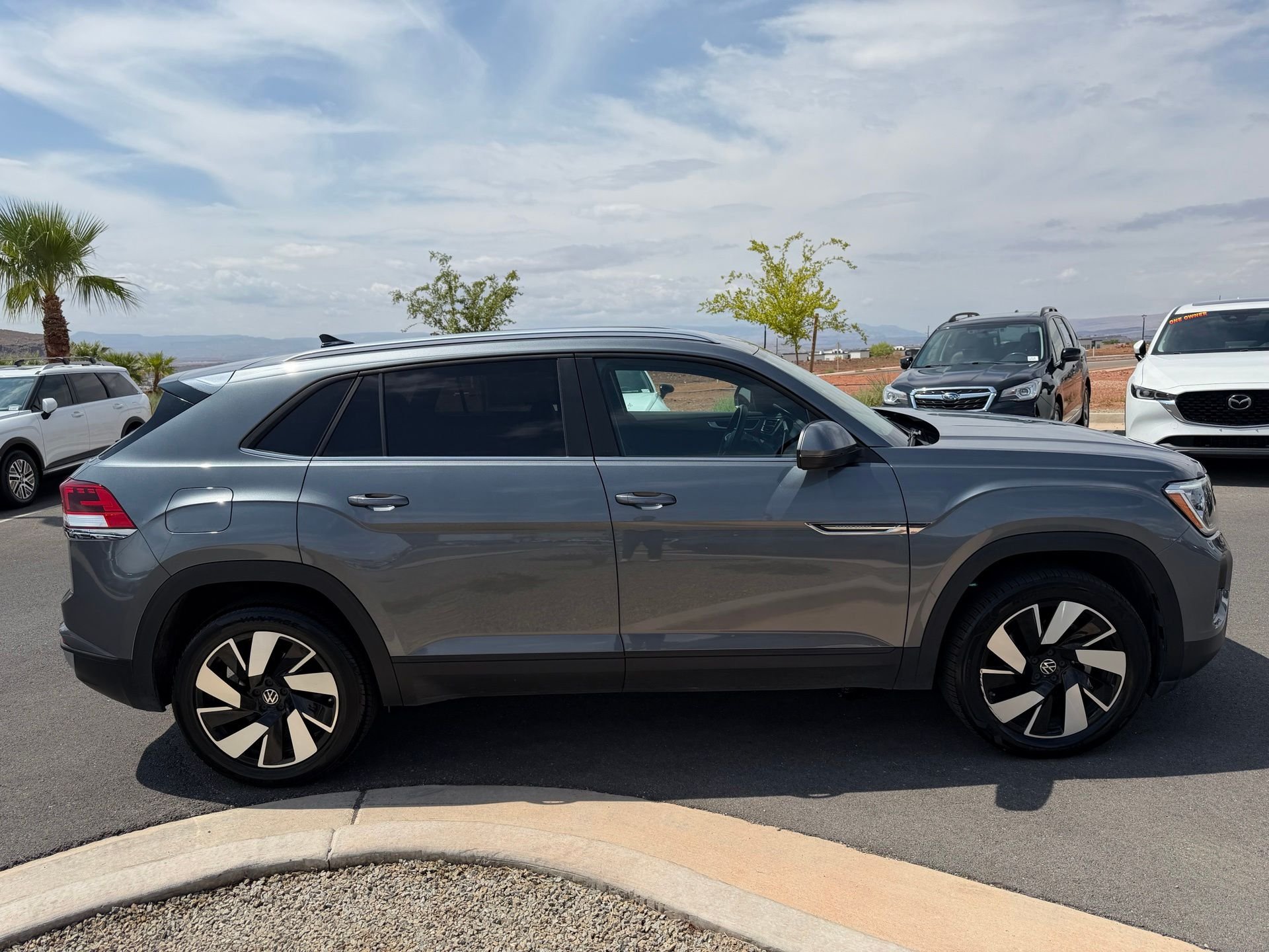 Used 2025 Gray Volkswagen 2.0T SE w/Technology image 5