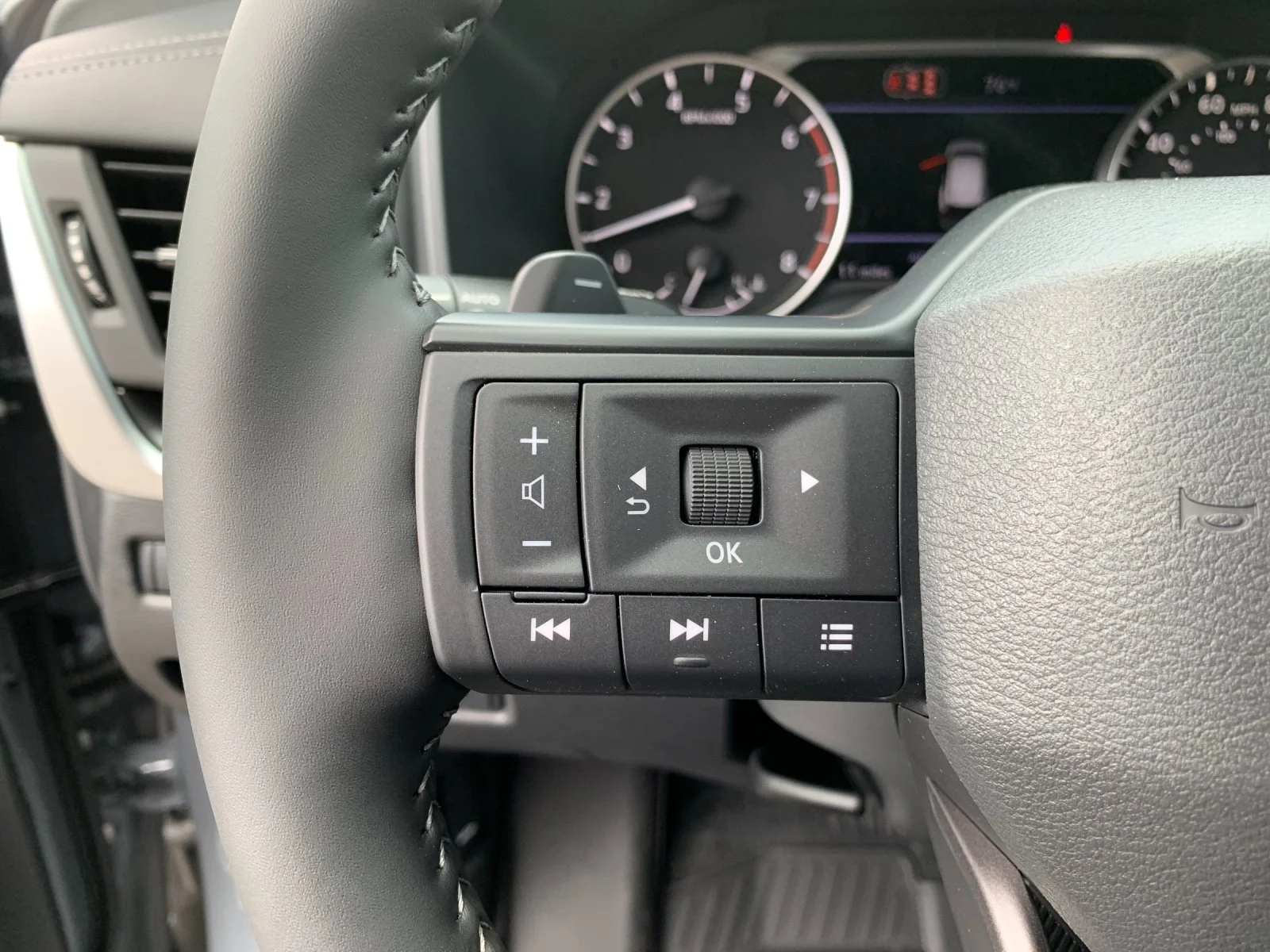 New 2026 Boulder Gray Pearl Nissan SV image 26
