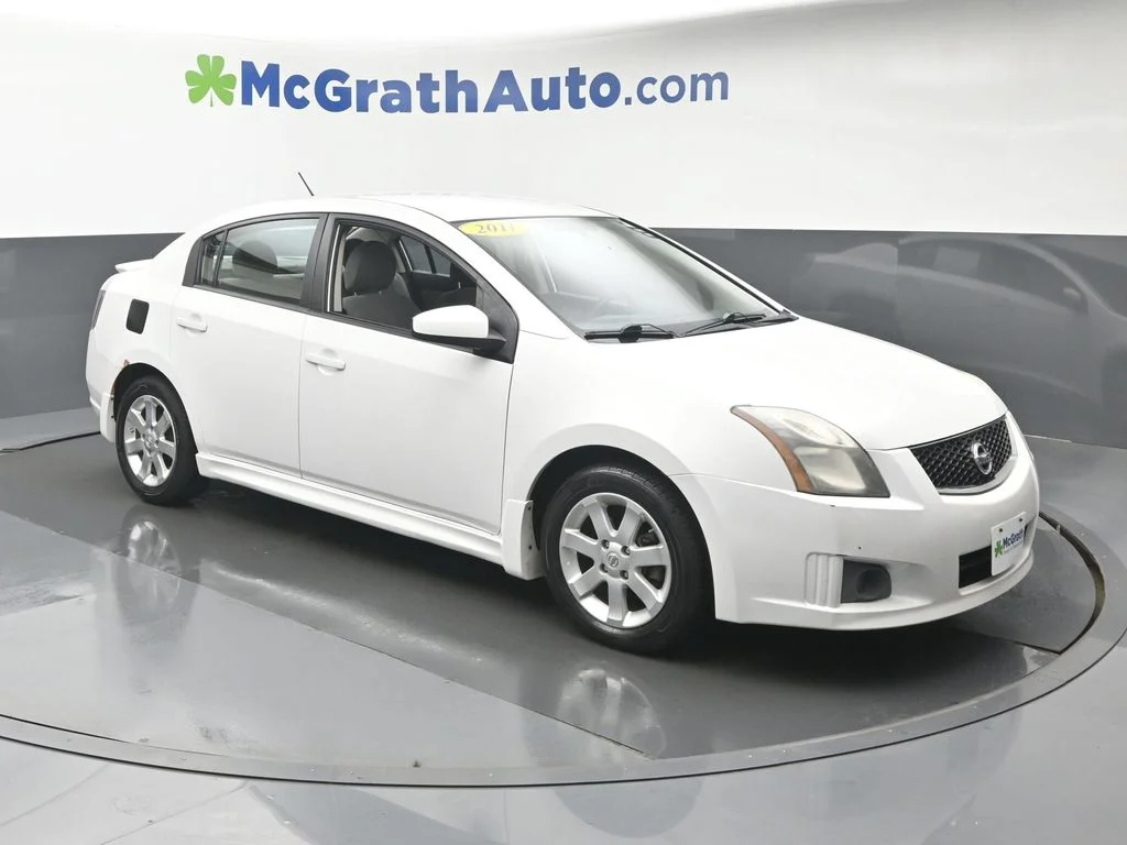 Used 2011 White Nissan 2.0 SR image 2