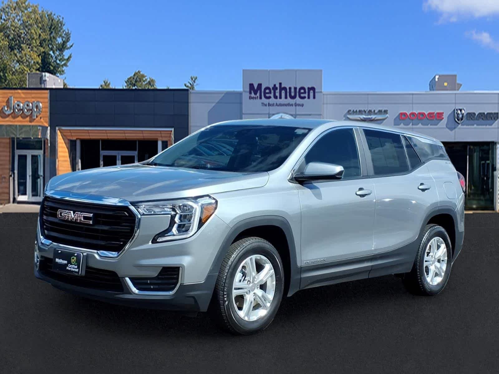 Used 2024 Sterling Metallic GMC SLE image 9