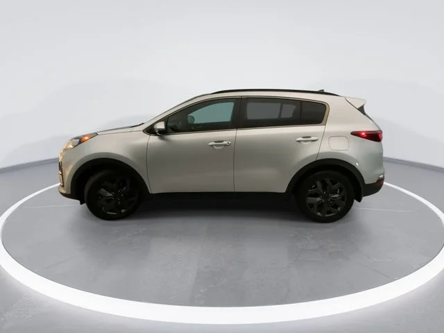 Used 2022 Silver Kia Nightfall image 3