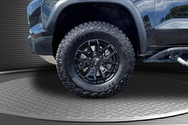 Used 2025 Black Chevrolet ZR2 image 34