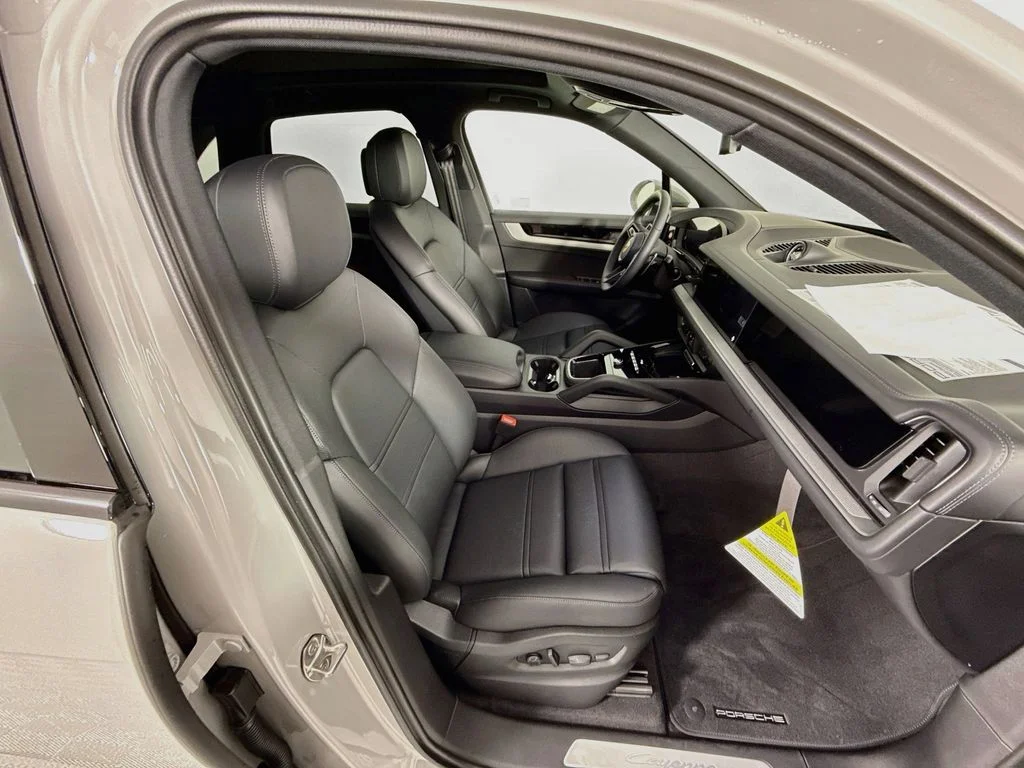 Certified Used 2025  Porsche  image 27