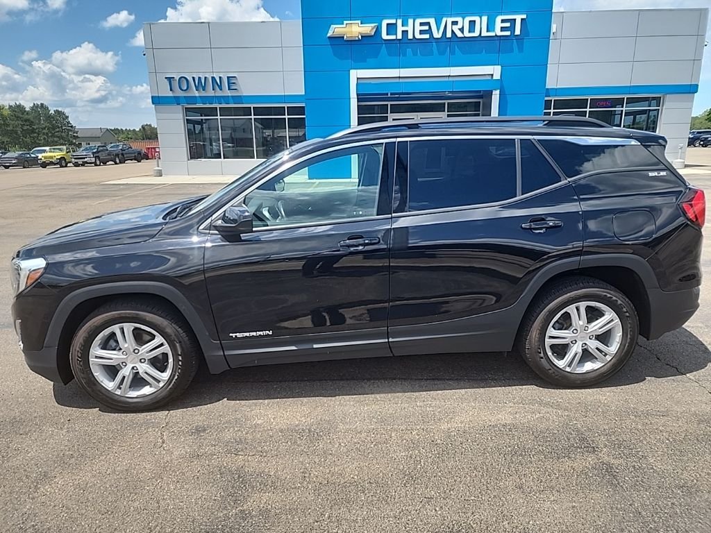 Used 2020 Black GMC SLE image 4