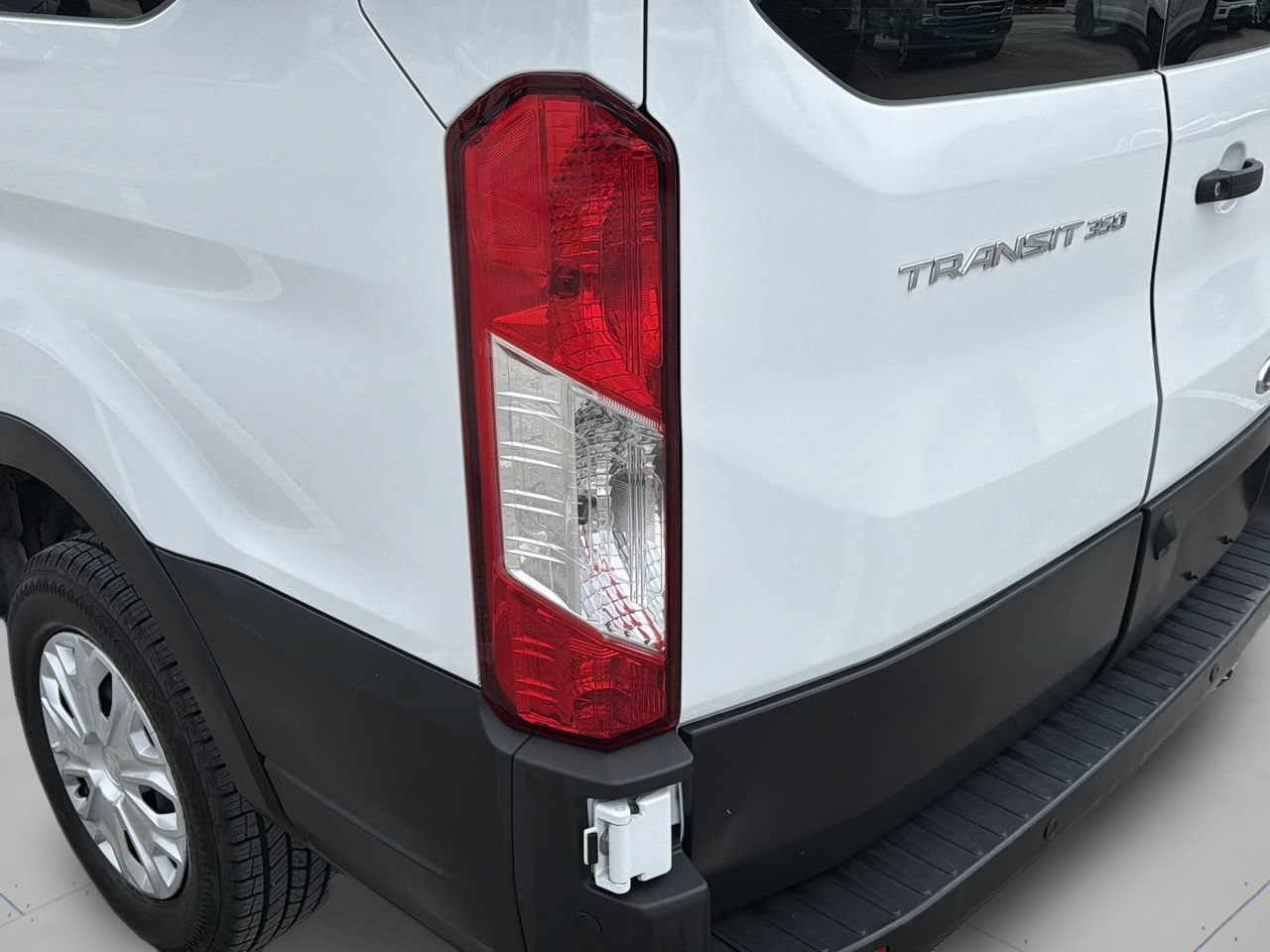 Used 2025 Oxford White Ford XLT image 7