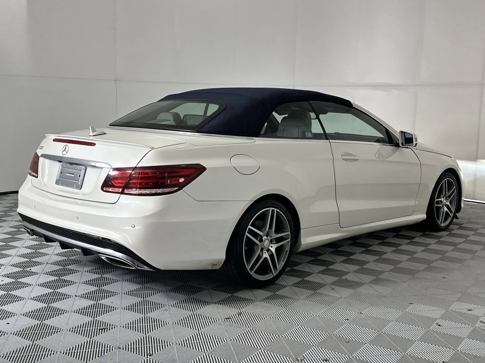 Used 2017 White Mercedes-Benz E 400 image 8