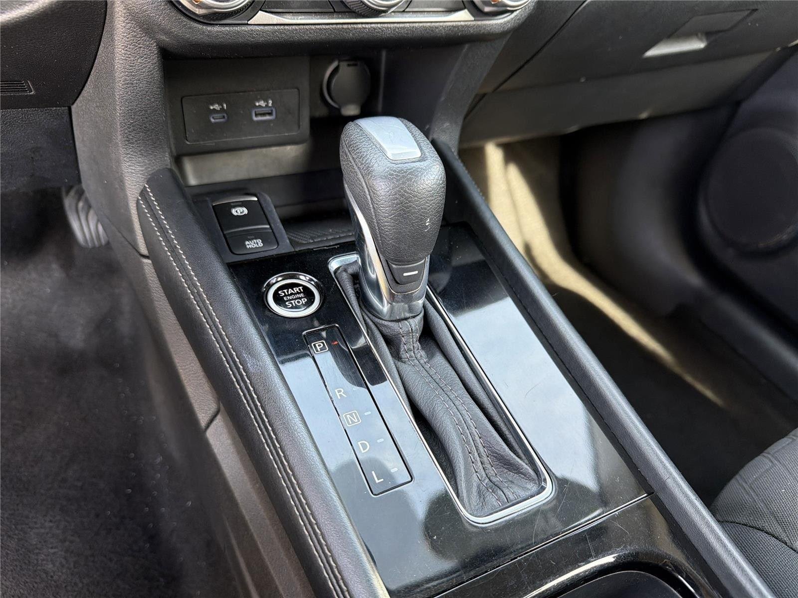 Used 2023 Aspen White Tricoat/Super Black Nissan SV image 18