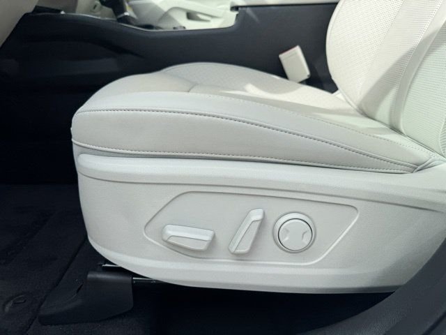 New 2026 Glacial White Pearl Kia S image 18