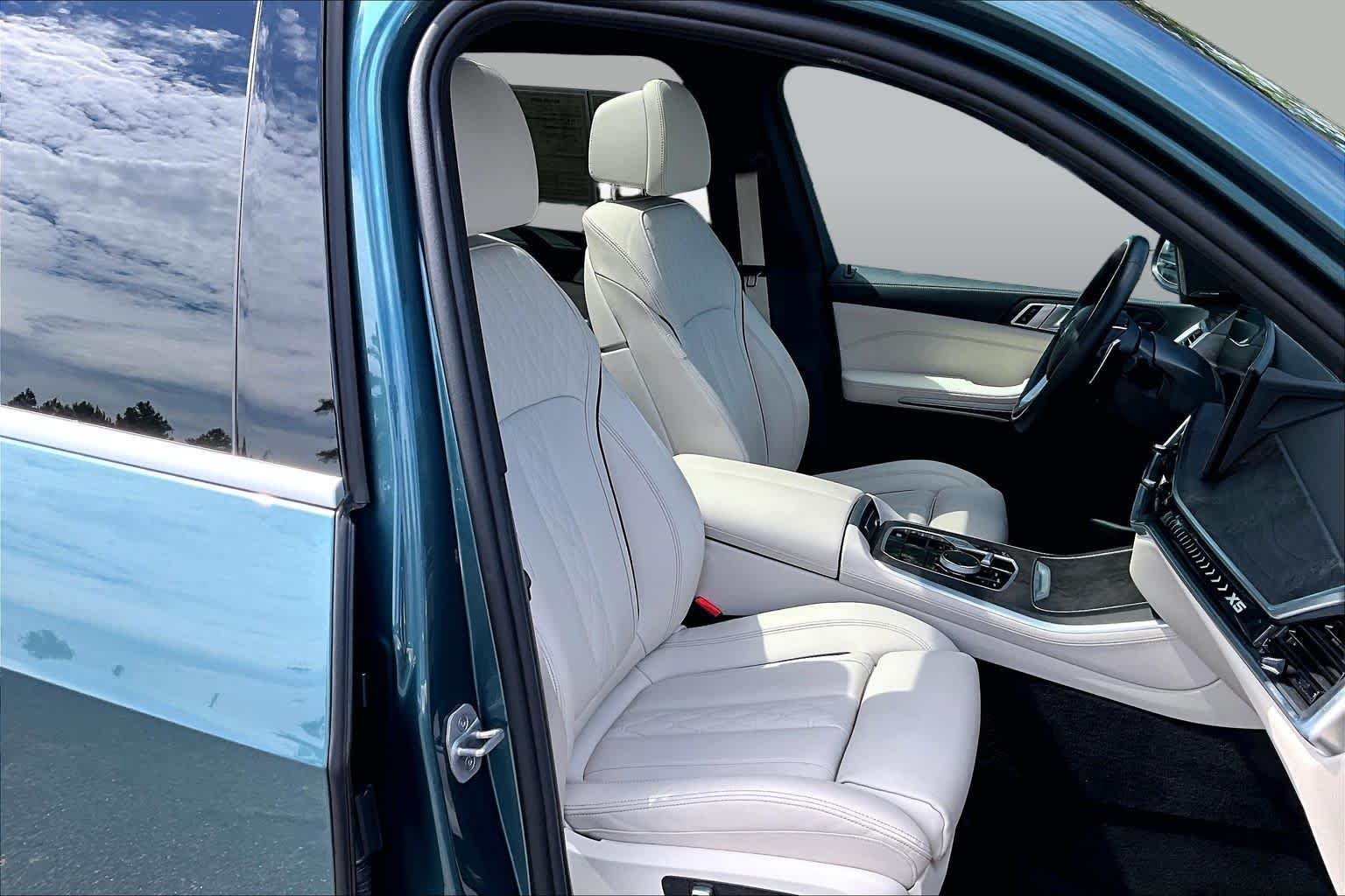 Used 2024 Blue Ridge Mountain Metallic BMW xDrive40i image 9