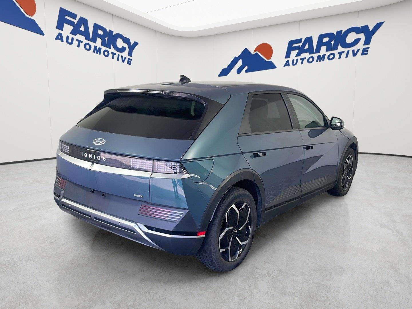 Used 2023 Digital Teal Hyundai SEL image 5